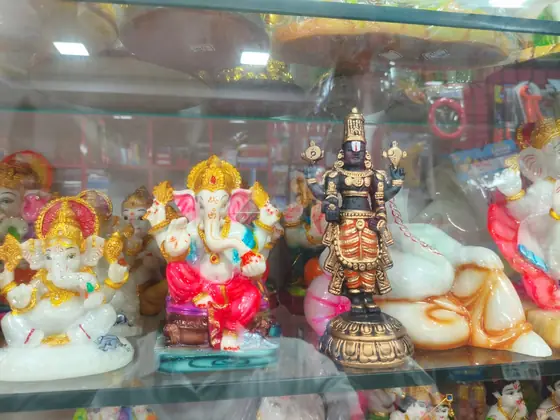 Ganesh idols in marble and coloured finishes