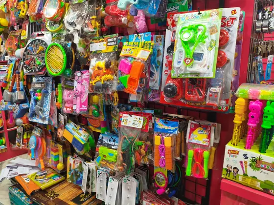 Wall of toys, stationary novelties and small gifts